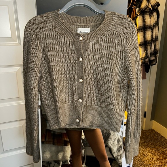 Abercrombie & Fitch pearl button-down cardigan - Picture 6 of 9